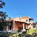 Lonelia's Family Homes *